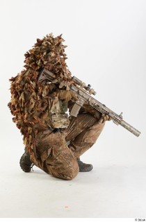 Photos Frankie Perry Army Sniper KSK Germany Poses kneeling 0007.jpg